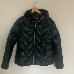 Women’s hunter green. Guess jacket.